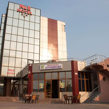 N&S Hotel Barlad Bîrlad 外观 照片