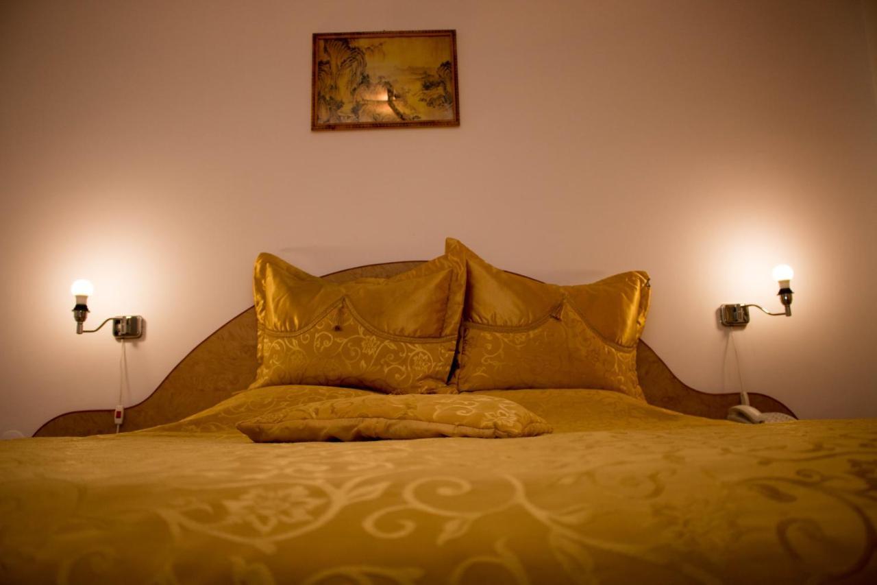 N&S Hotel Barlad Bîrlad 外观 照片